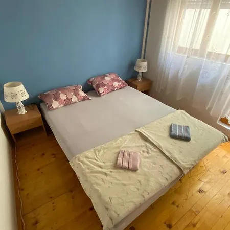 Cuni Apartment *